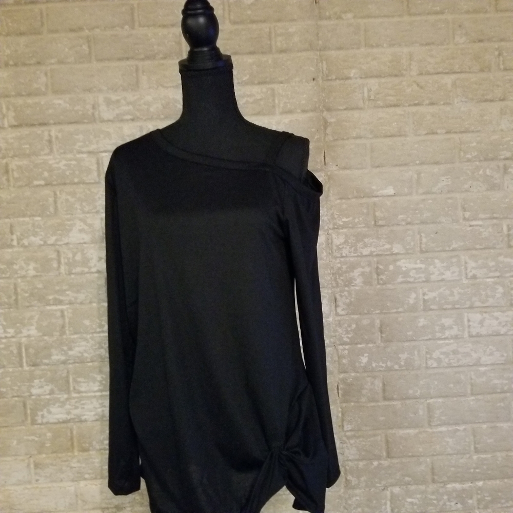 Absolutely Gorgeous cold shoulder blouse - Picture 5 of 7